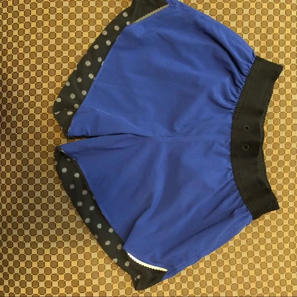 Lululemon polka dot shorts 4 - Picture 3 of 4